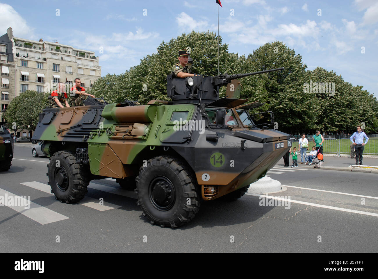 Nachdem die Armee parade 14 Juli Tag der Bastille nationalen Tag Paris Frankreich Rüstung Fahrzeug Stockfoto