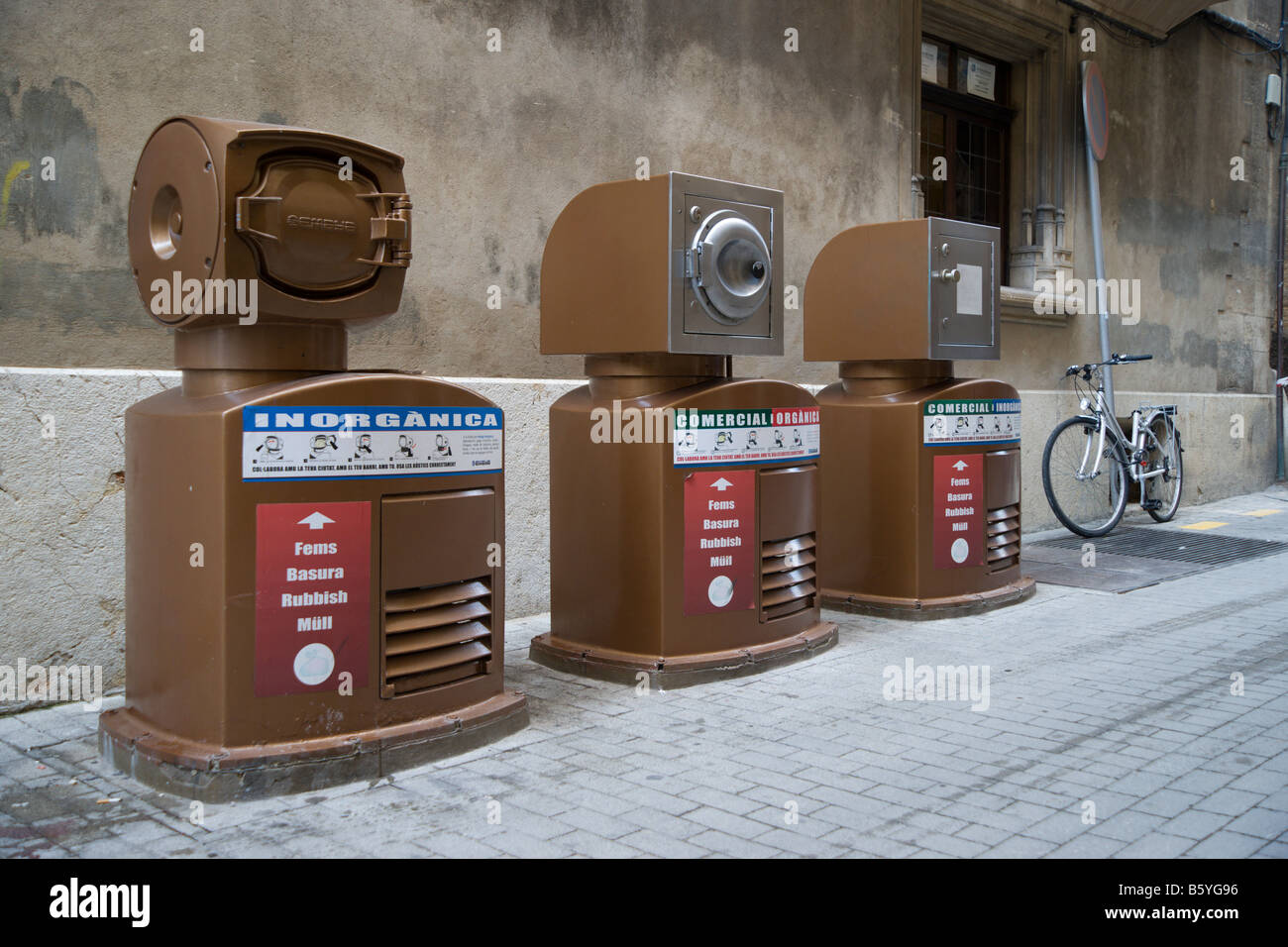 Palma De Mallorca hi Tec Müll Entsorgungssystem in den Straßen 2008 Stockfoto