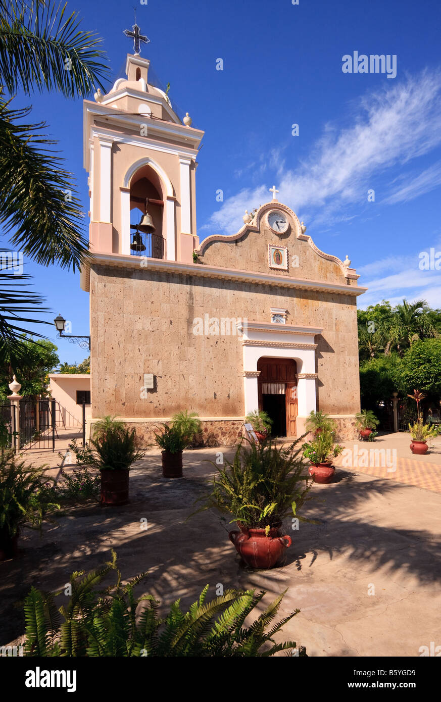 Vorderansicht des El Quelite Kirche in der Nähe von Mazatlan in Mexiko Stockfoto