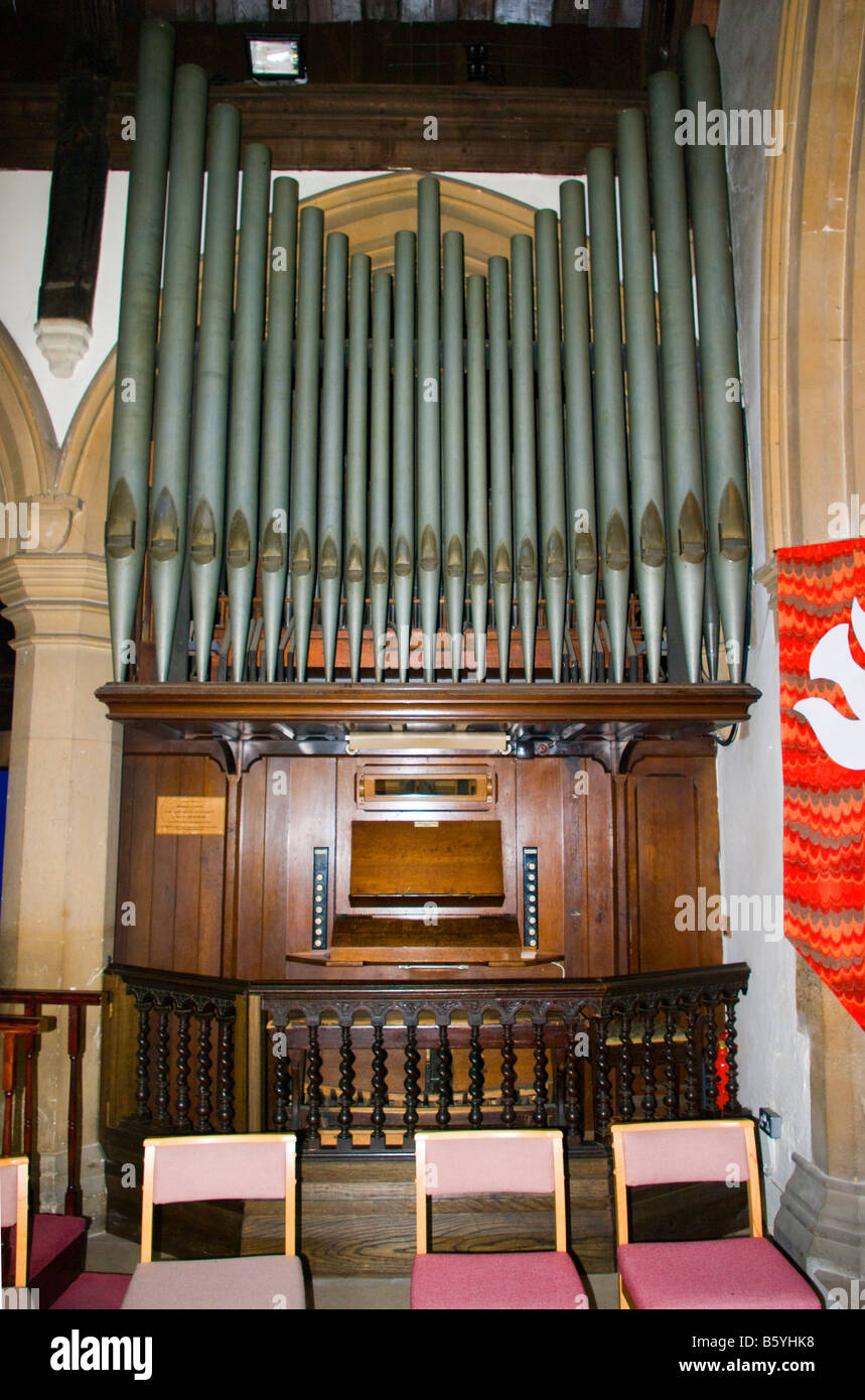 Kirchenorgel in der Pfarrkirche St. Johannes der Täufer Crawley West Sussex Stockfoto