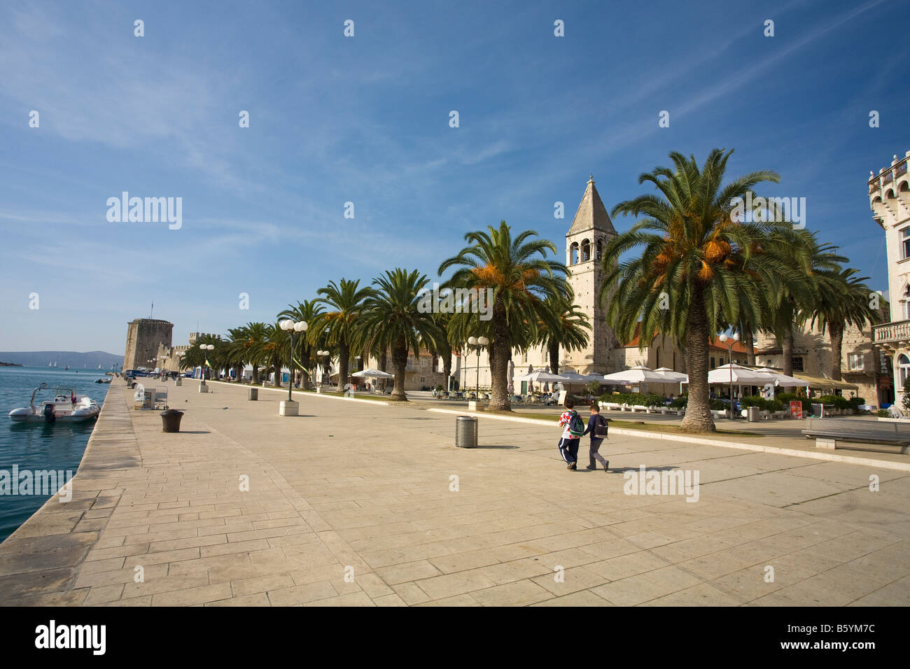 15. Jahrhundert venezianischen Kamerlengo Festung an der Uferpromenade von Trogir Hafen Hafen an der dalmatinischen Küste von Kroatien Stockfoto