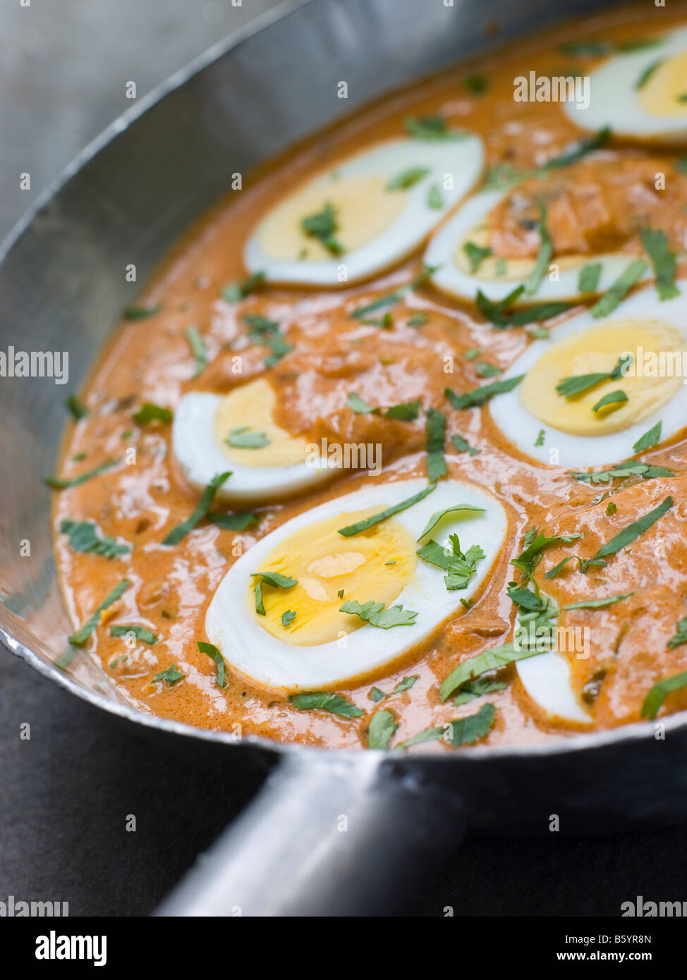 Eiern gekocht Moghali Stil in einer Pfanne Stockfoto