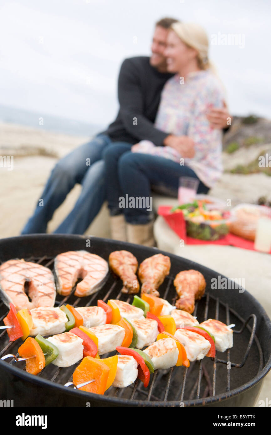 Paar auf einem Grill kochen Stockfoto