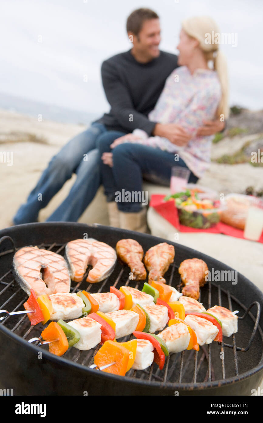 Paar auf einem Grill kochen Stockfoto
