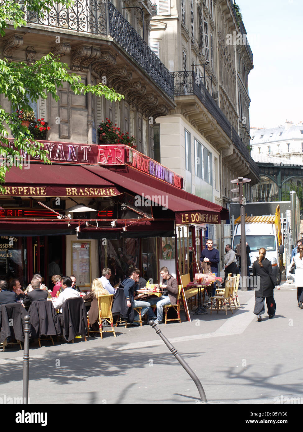 Outdoor-Cafe, Rue de Magenta, Paris, Frankreich Stockfoto
