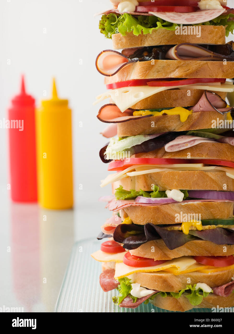 Jens Turm Sandwich mit Saucen Stockfoto