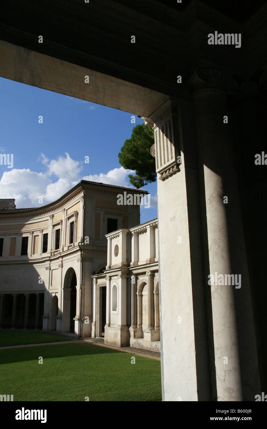 Innenhof im etruskischen Museum der Villa Giulia in Rom Stockfoto