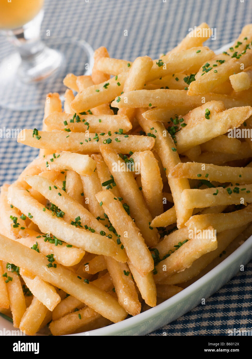 Knoblauch Pommes Frites mit Schnittlauch Stockfoto