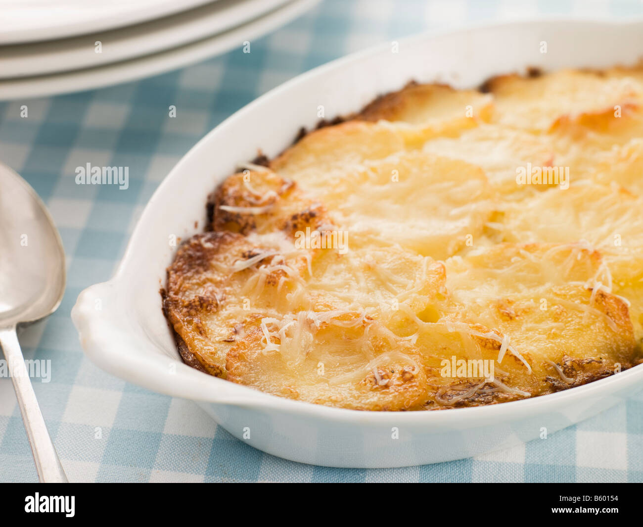 Gericht aus Kartoffeln Dauphinoise Stockfoto