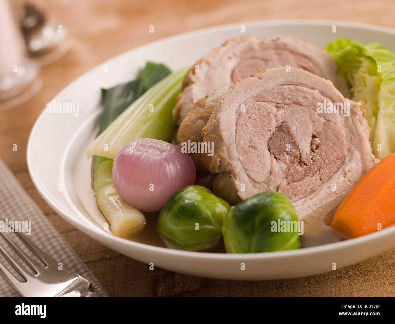 Schüssel mit Bauch Schweinefleisch Rinderkotelett Stockfoto