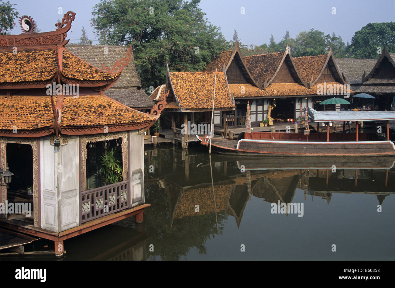 Das Floating Market oder Canalside Dorf an der Ancient City, Bangkok, Thailand Stockfoto