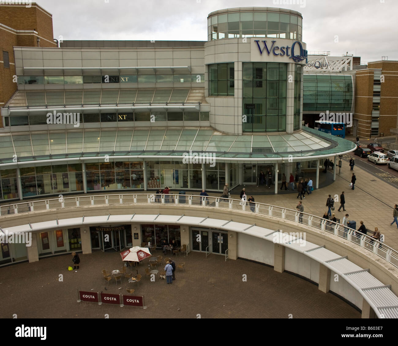 Der Haupteingang der West Quay Shopping Centre in Southampton Wettsektor im Überblick Stockfoto
