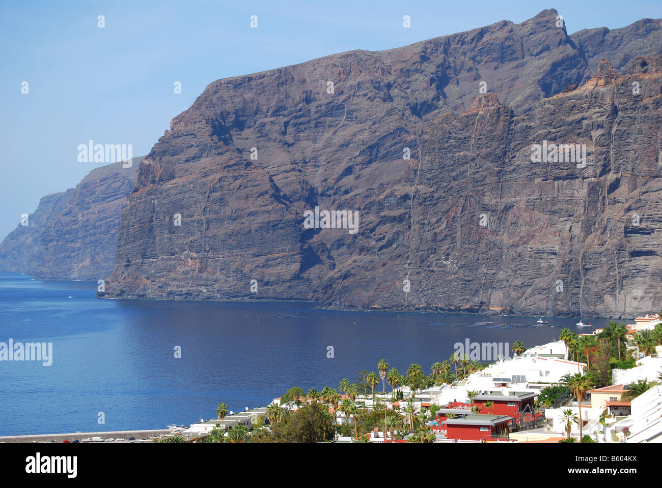 Los Gigantes Resort zeigt Acantilados de Los Gigantes, Santiago del Teide, Teneriffa, Kanarische Inseln, Spanien Stockfoto