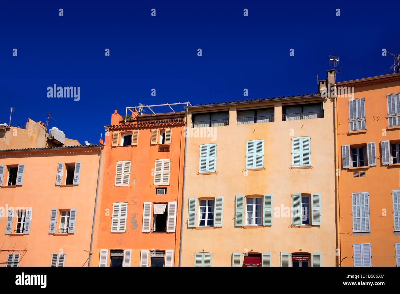 Bunte Häuser in St Tropez, Frankreich Stockfoto