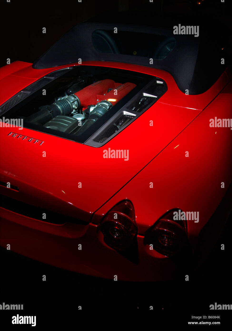 Ferrari F430 Spider Motorraum angestrahlt Stockfoto