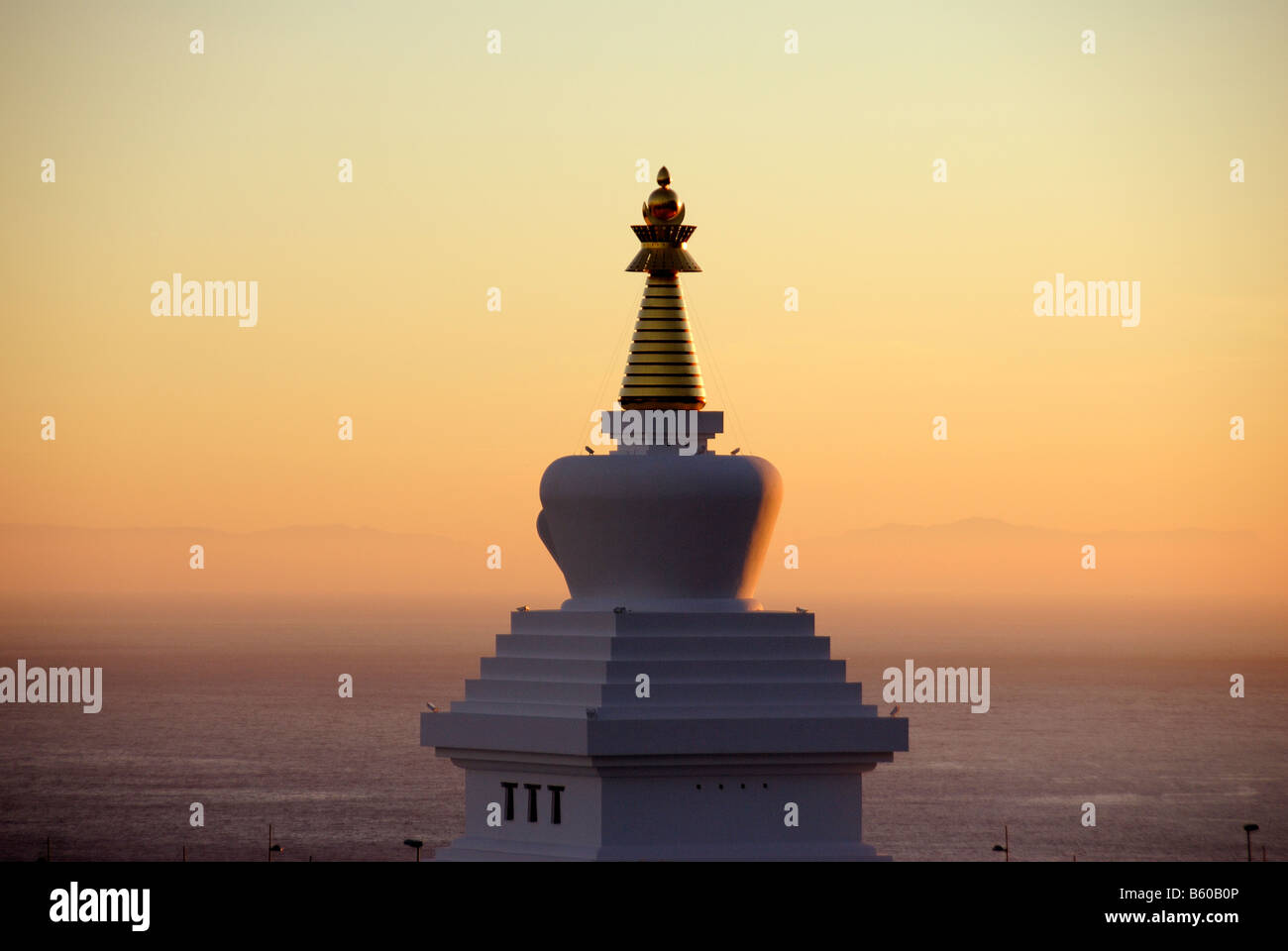 Tempel in Benalmadena, Costa Del Sol, Malaga, Andalusien, Spanien. Die Erleuchtung Stupa. Stockfoto