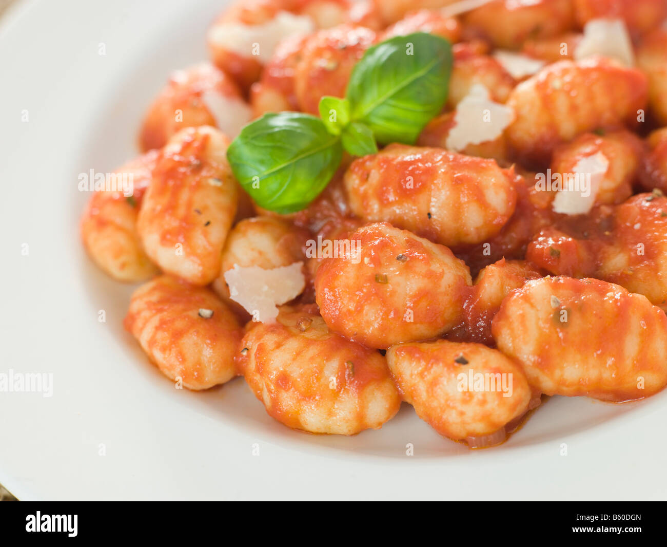 Kartoffel-Gnocchi mit Tomaten-Ragout Stockfoto