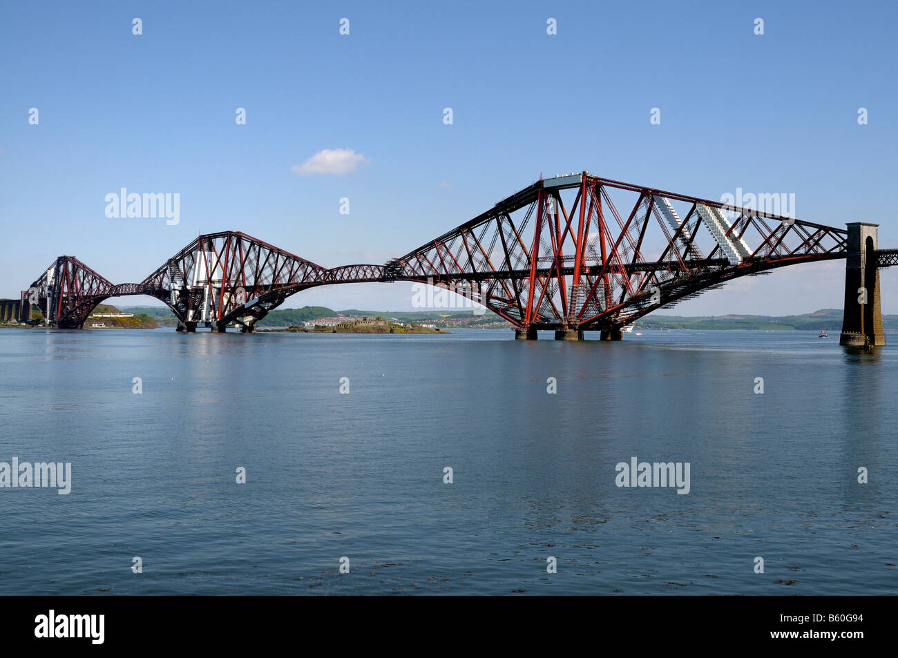 Forth Rail Bridge über den Firth of her Fjord in der Nähe von Edinburgh, Schottland, Großbritannien, Europa Stockfoto