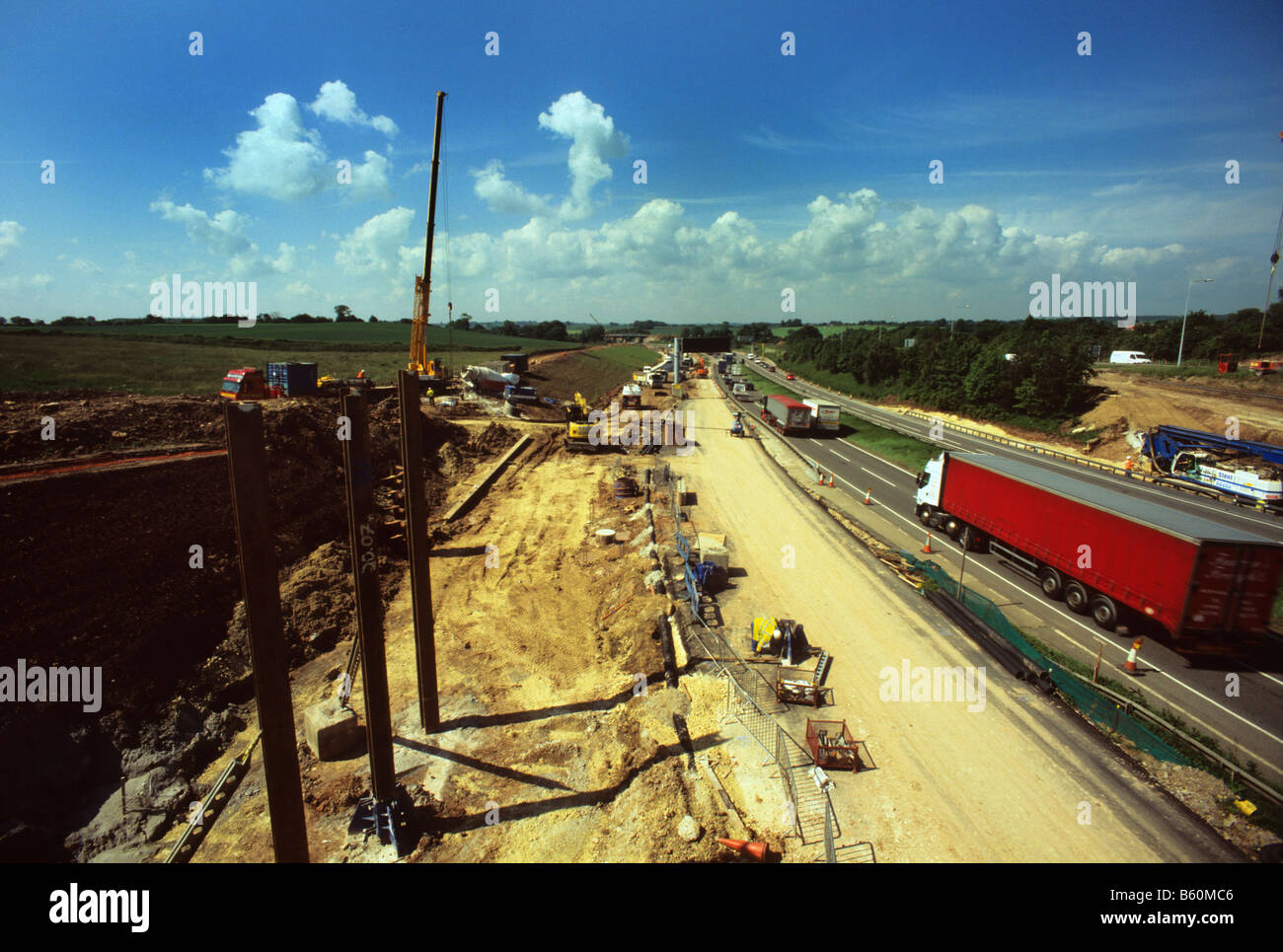 LKW auf der Durchreise upgrade Baustellen auf der A1 M1 Autobahn in der Nähe von Leeds Yorkshire UK Stockfoto