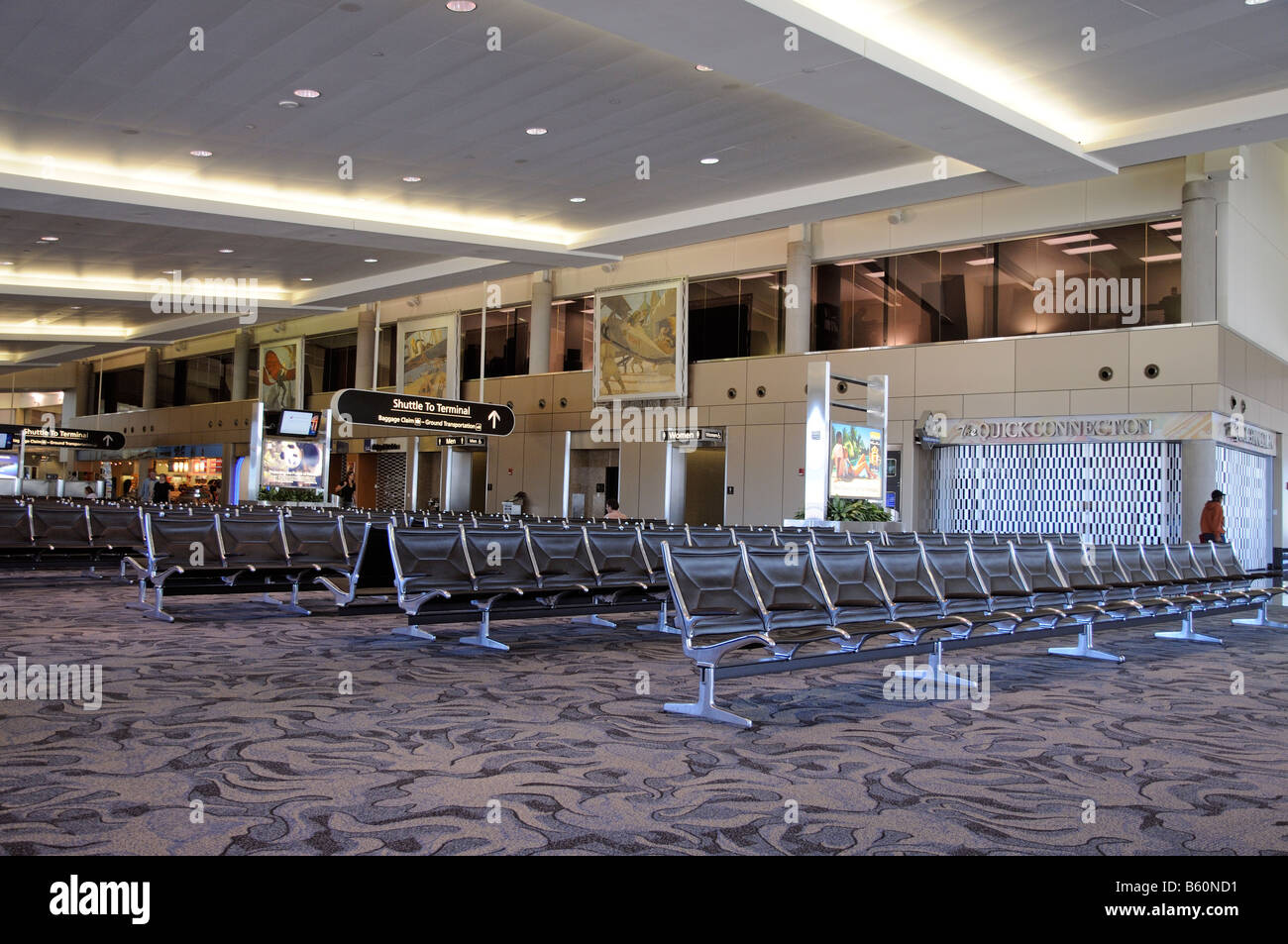 Flughafen-Lounge Fluggastsitzplatzkapazität Zeilen in Tampa International Florida Amerika USA Stockfoto