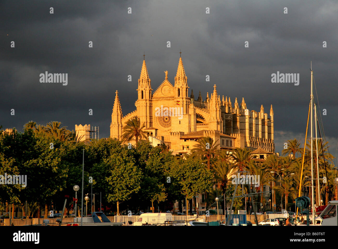 Kathedrale La Seu, abgeschlossen von Antoni Gaudi, Palma De Mallorca, Mallorca, Balearen, Spanien, Europa Stockfoto