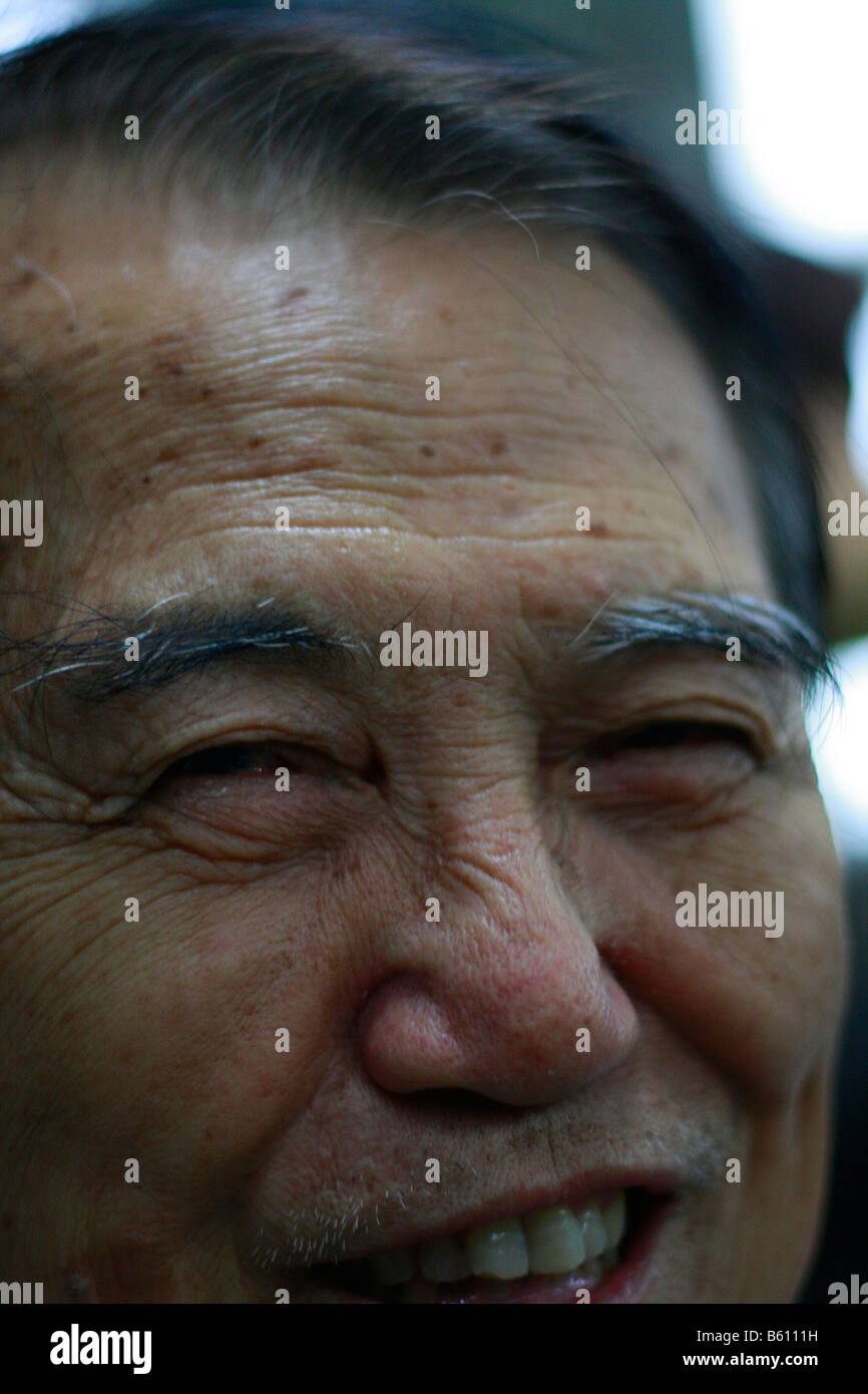 Chinas alternde Bevölkerung 79 Jahre alten Mann Porträt Stockfoto