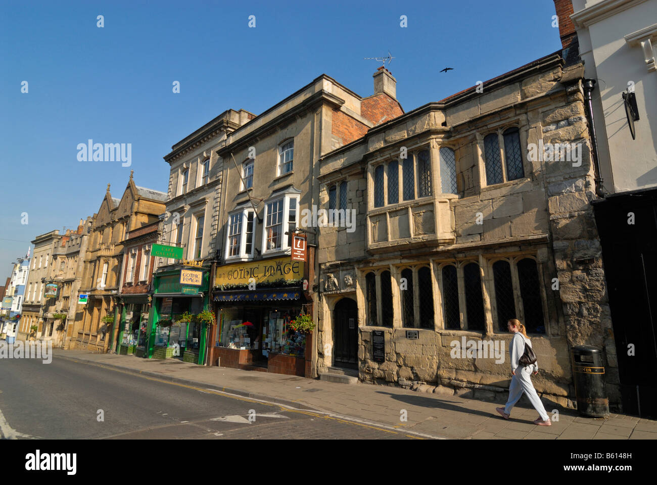 Häuserzeile in der inneren Stadt Glastonbury, Mendip, Somerset, England, Großbritannien, Europa Stockfoto