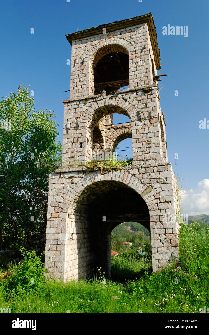Turm, Ruine, historische orthodoxe Kirche des St. Ilias, Voskopoje ...