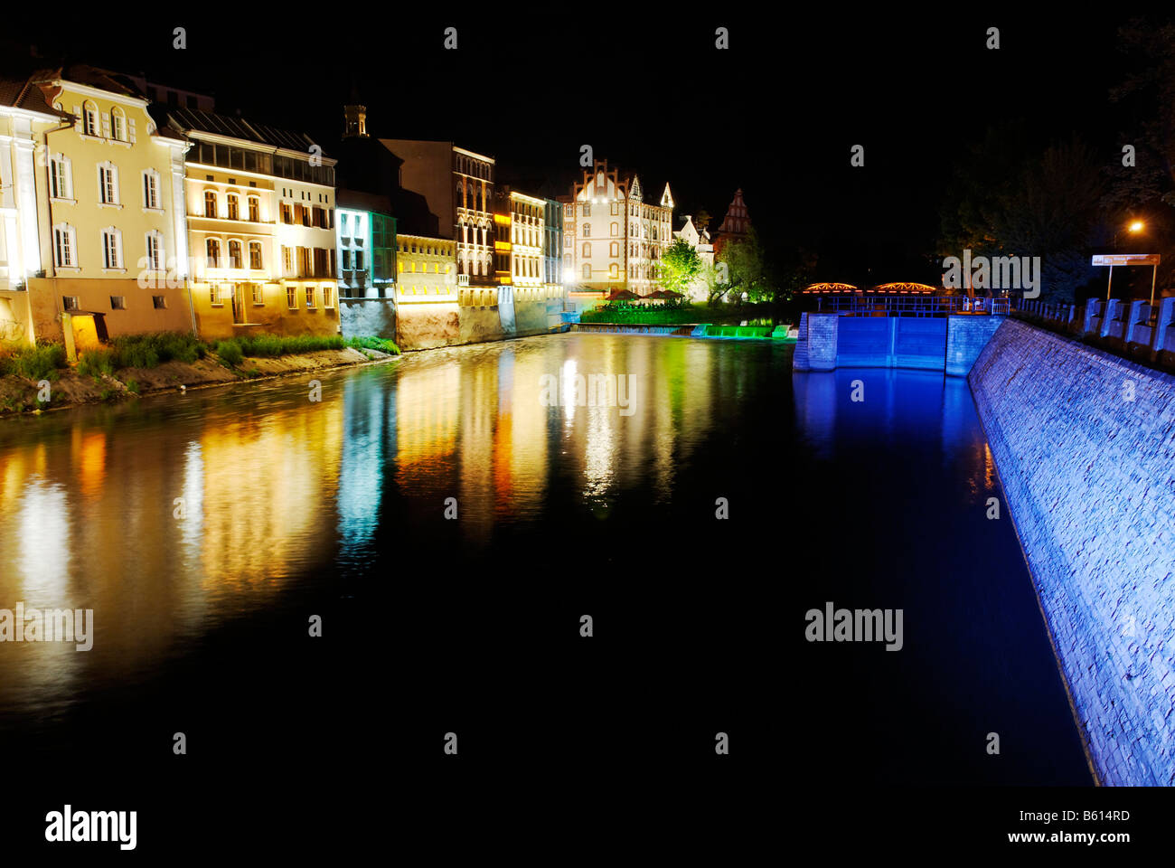 Beleuchtete Fassaden, am Fluss Oder in Oppeln, Schlesien, Polen, Europa Stockfoto
