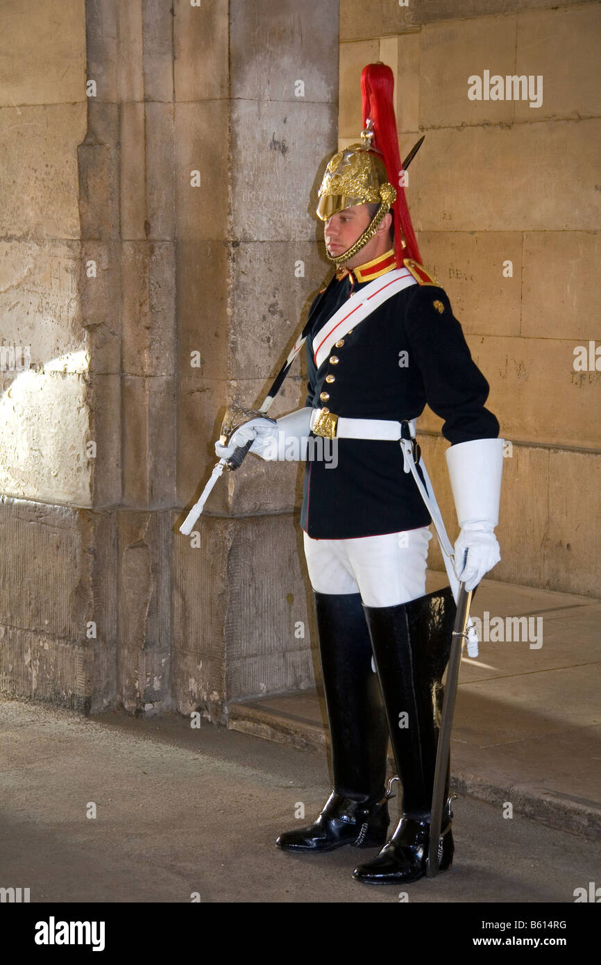 Soldat der Household Cavalry der britischen Armee bewacht die Horse Guards in London England Stockfoto