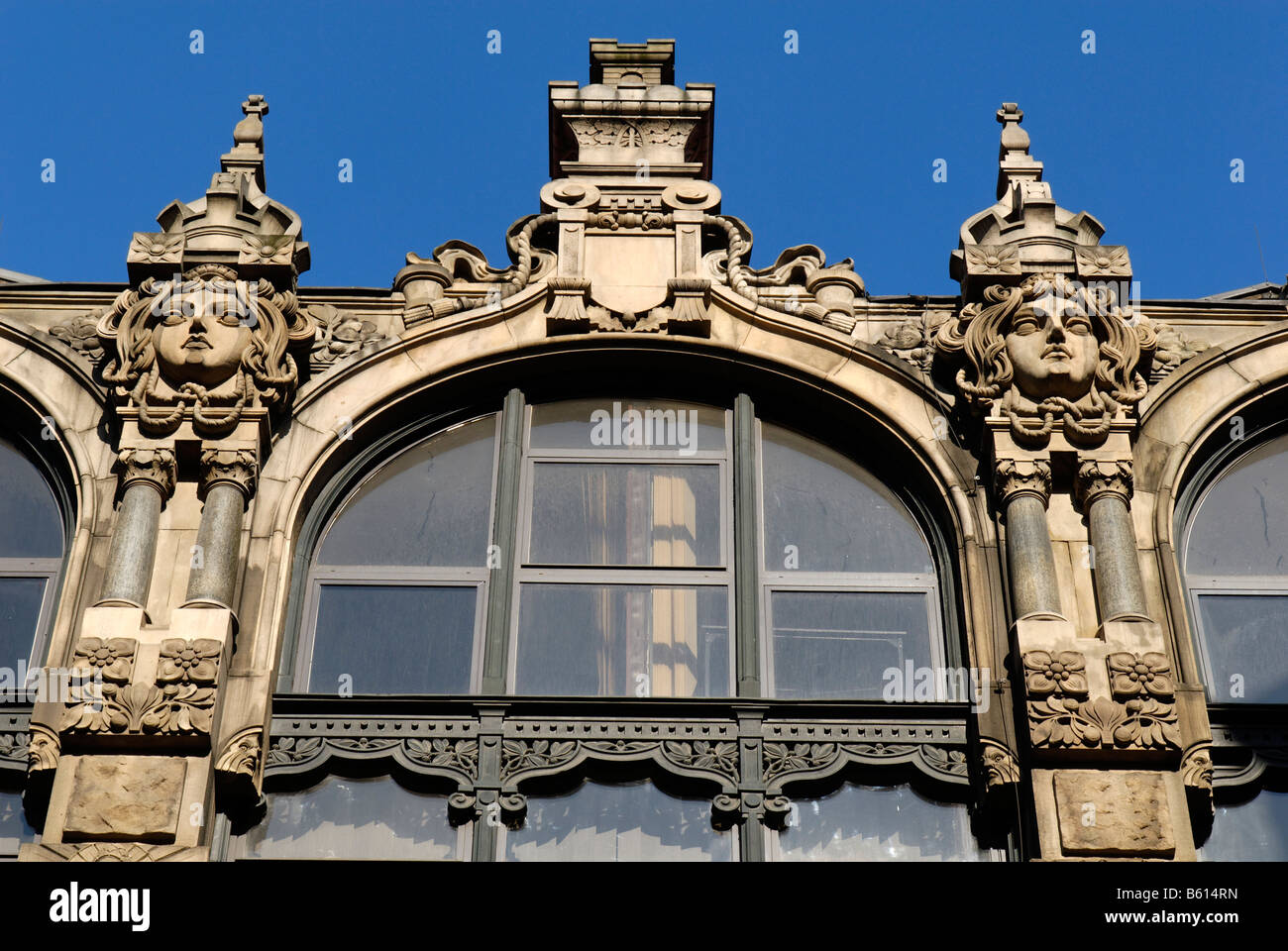 Jugendstil, architektonische Details in der historischen Innenstadt von Breslau, Schlesien, Polen, Europa Stockfoto