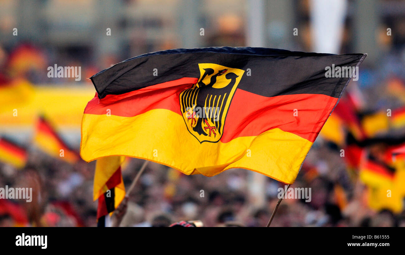 UEFA Fußball-Europameisterschaft 2008, öffentliche Anzeige auf dem Schlossplatz Square, Fahnen, Stuttgart, Baden-Württemberg Stockfoto