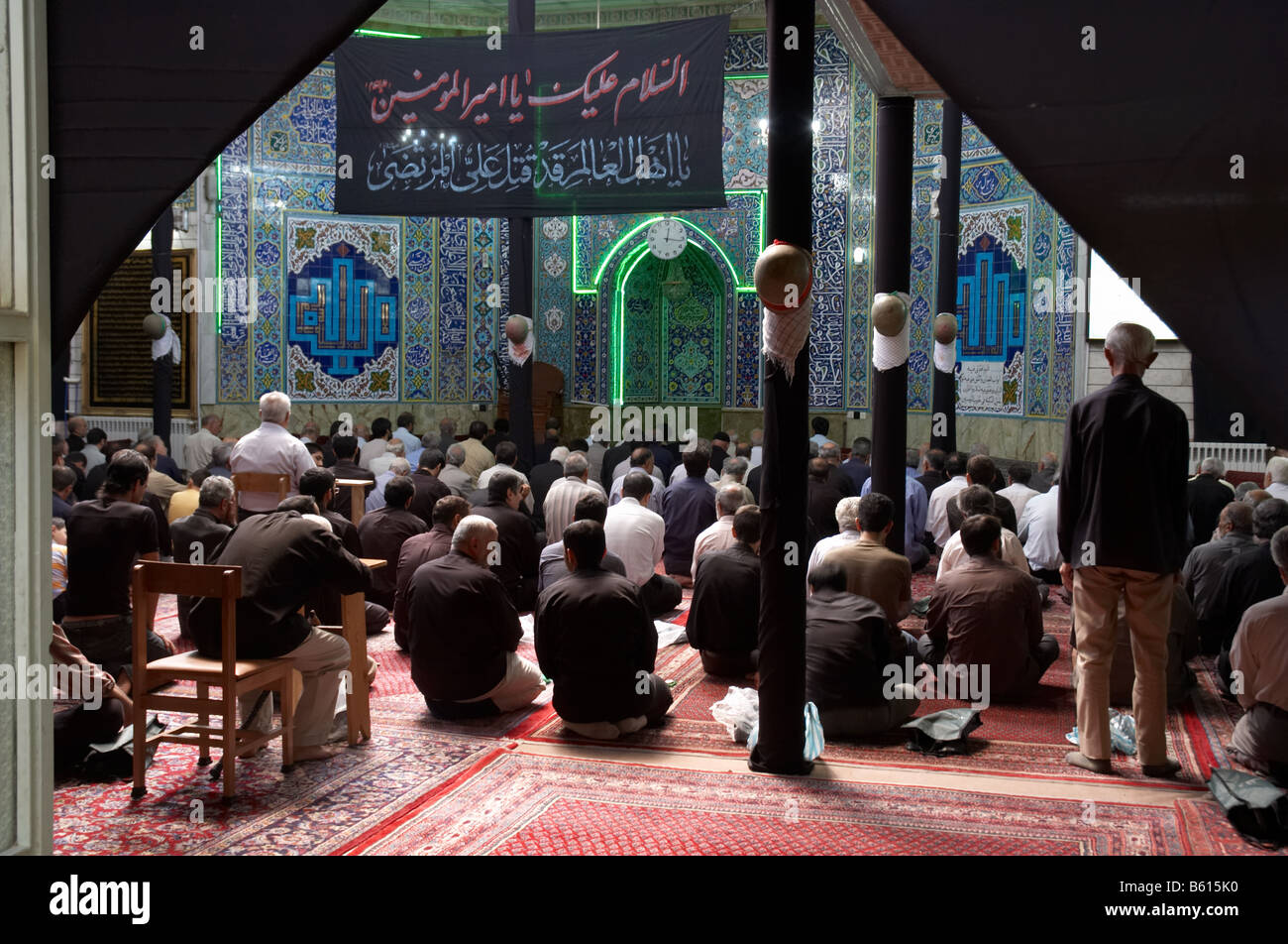 Männer beten während der Karwoche Verteidigung in Seyedo Shohada Moschee in Nazi-Abad, Down Town-Teheran Stockfoto