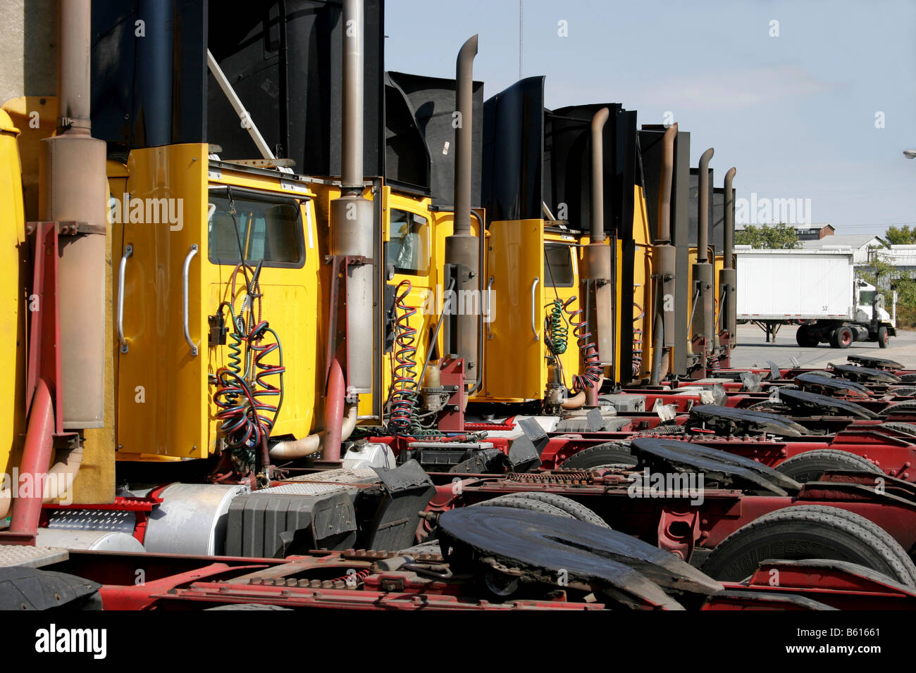 LKW-Fahrerhäuser für Rig Anlage aufgereiht Stockfoto