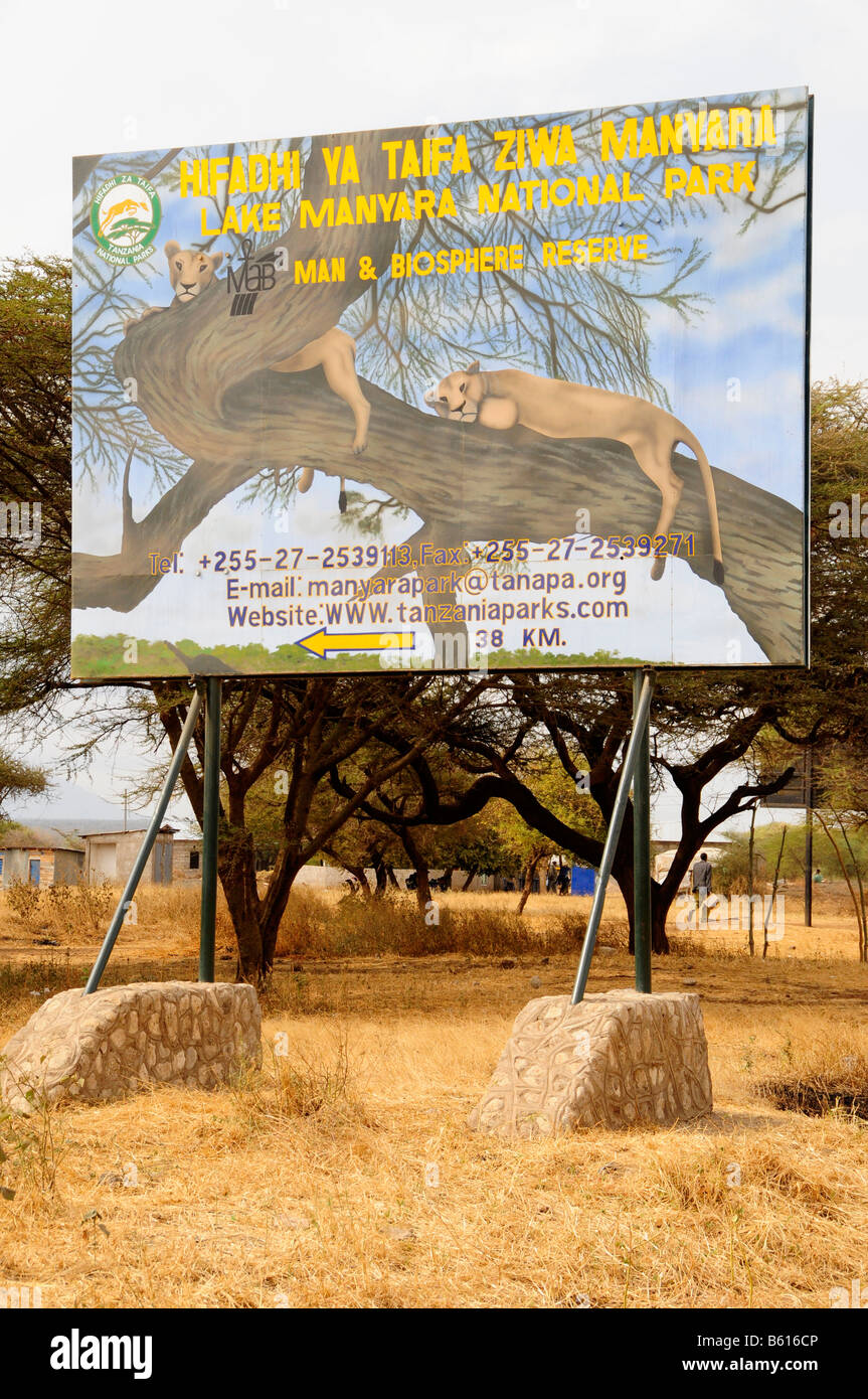 Schild "Lake Manyara Nationalpark", Lake Manyara National Park, Tansania, Afrika Stockfoto