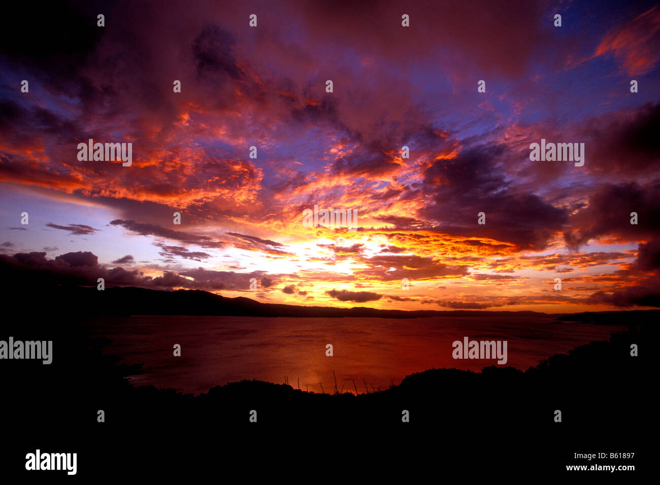 Sonnenuntergang, See Arenal Reservoir, Costa Rica, Mittelamerika Stockfoto