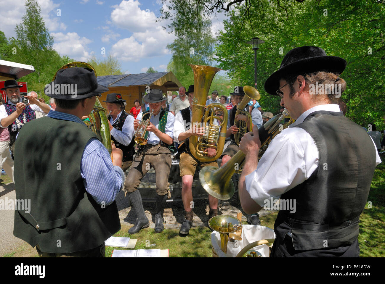 Gruppe von Musikern beim Folk Music Festival "Drumherum" in Regen, Niederbayern Stockfoto