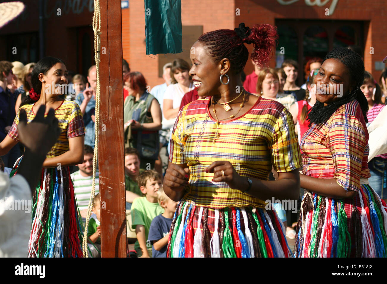 XIV Tanz-Theater-Festival, Künstler, die aus dem Sudan auf der Straße von Bytom, Polen. Stockfoto