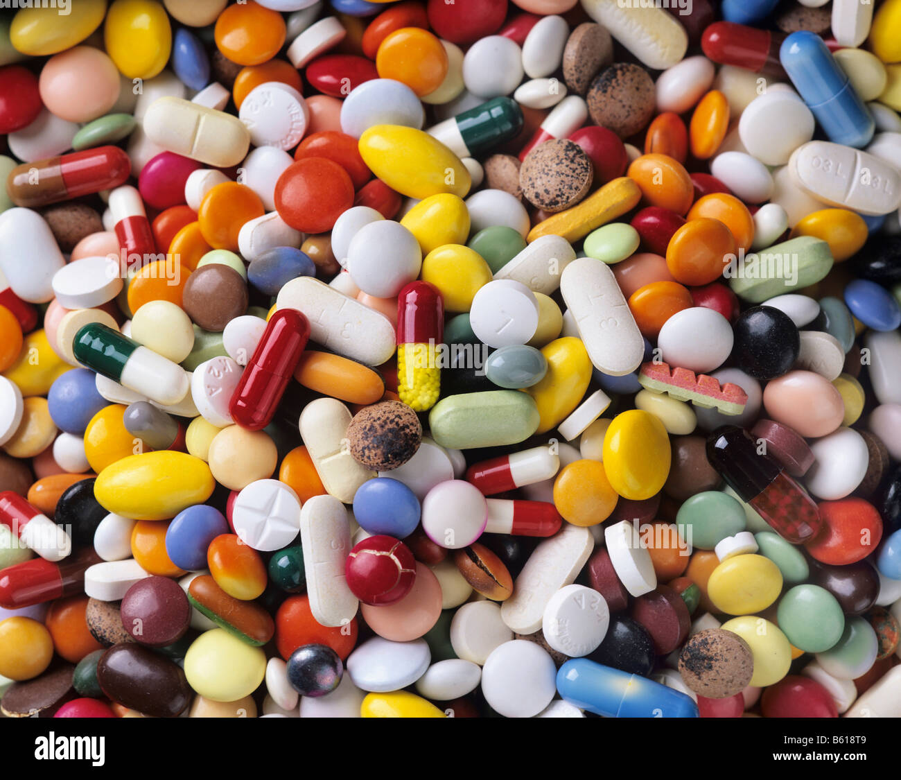Abgelaufen Medizin, geknackt und verblasst, Pillen, Kapseln und Tabletten, full-frame Stockfoto