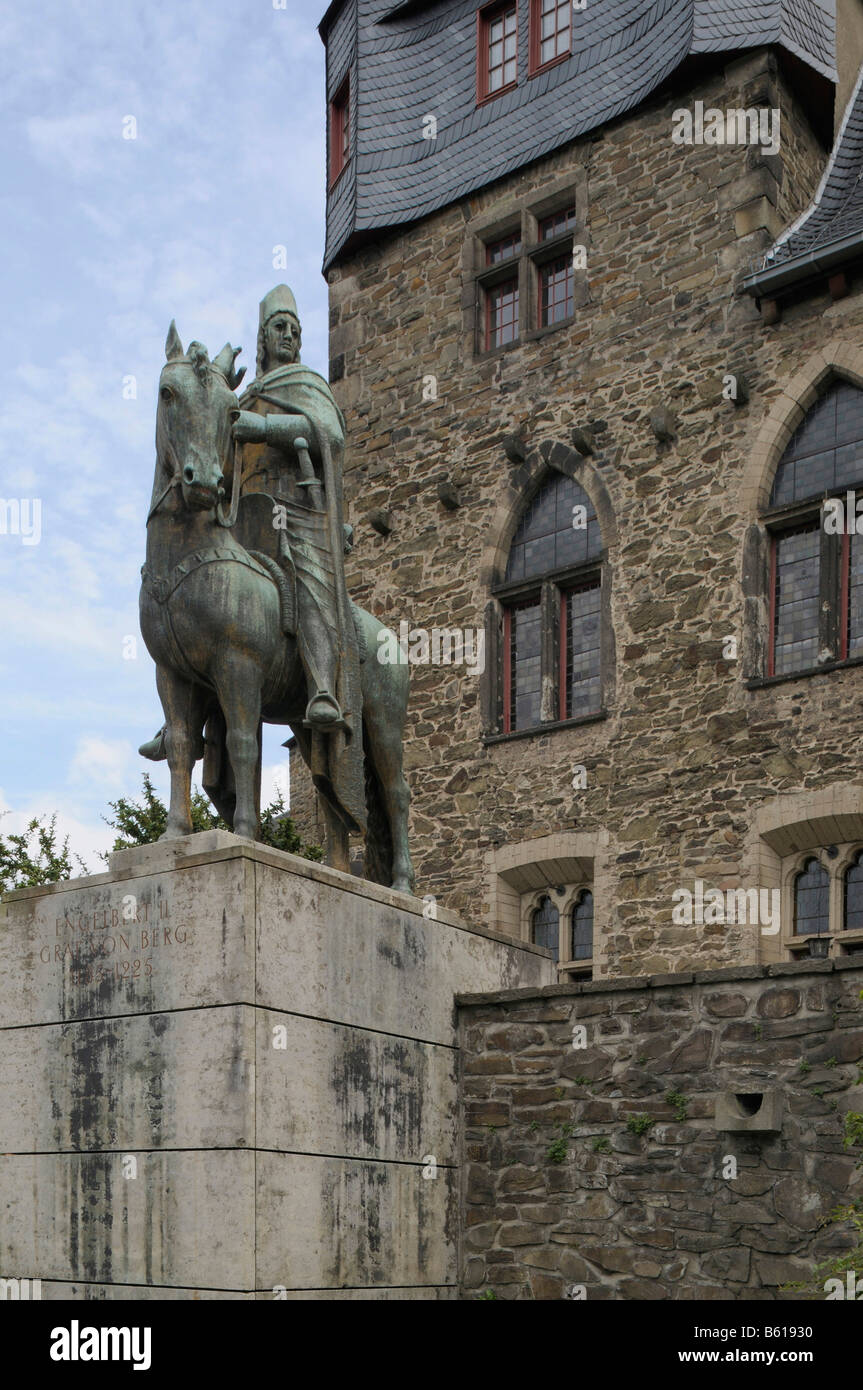 Reiterstandbild des Grafen Engelbert II von Burg, Erzbischof von Köln in Burg Burg, Burg eine der Wupper, Solingen Stockfoto