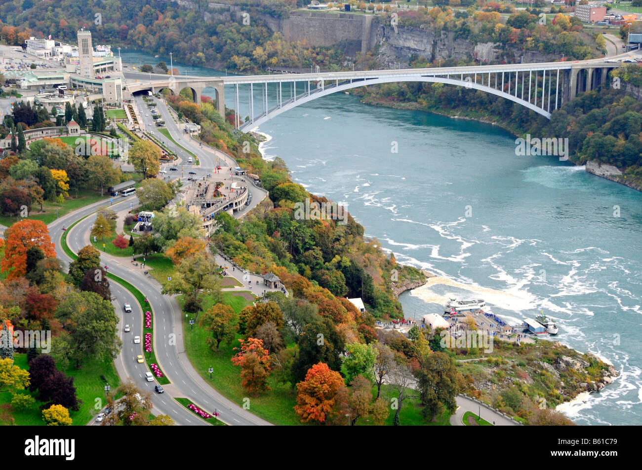 Herbst-Luftaufnahme des Niagara River und Niagara Ontario Kanada vom Skylon Tower Stockfoto