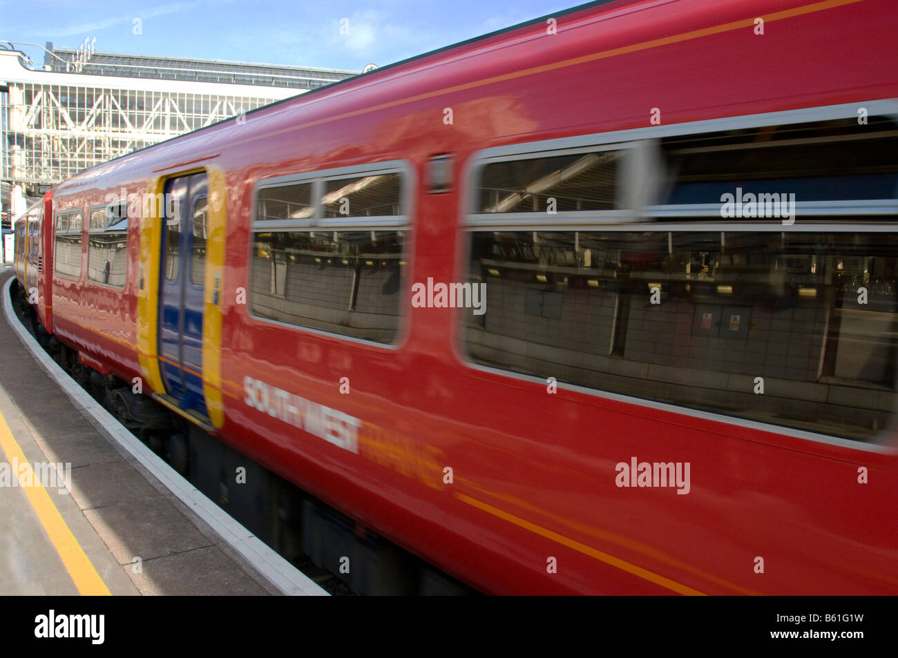 Einem fahrenden Zug in London Waterloo Bahnhof Statio, London, UK Stockfoto