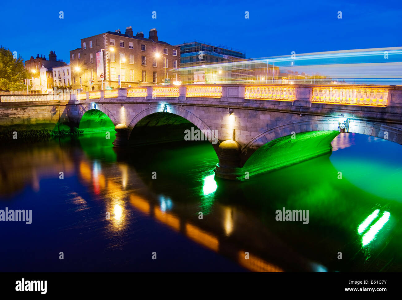 O' Donovan Rossa Brücke bei Nacht Stockfoto