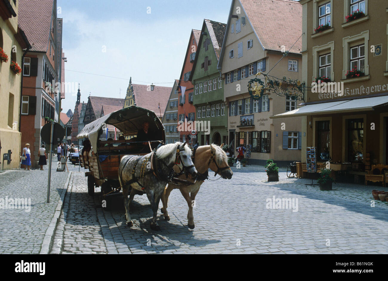 Dinkelsburg, Deutschland, Romany Wagen mit 2 Grais durchziehen die Stadt. Dinkelsburg existiert seit dem Mittelalter. Stockfoto
