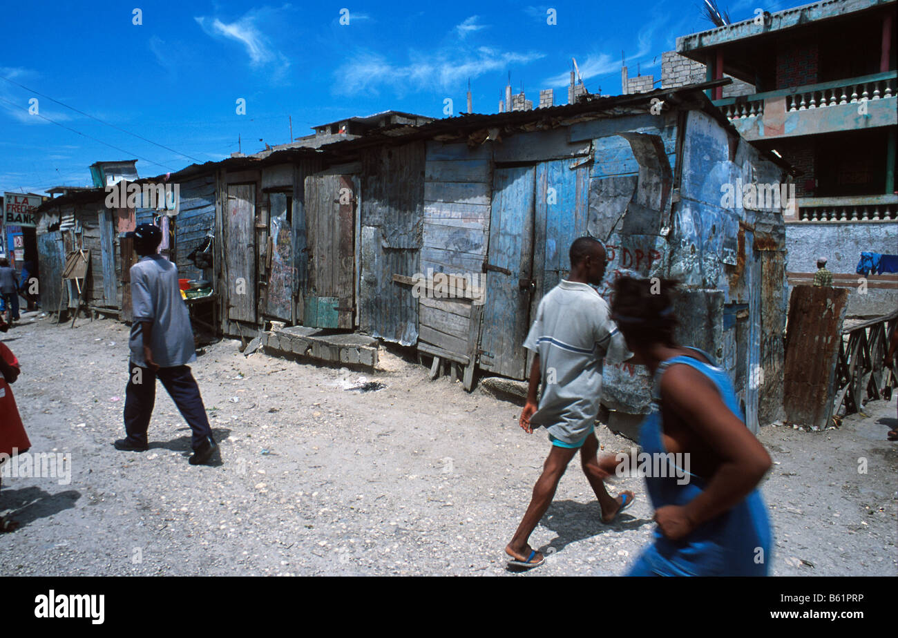 Leben auf der Straße mitten in dem St Martin Bidonville oder Slum in Port au Prince Haiti Stockfoto