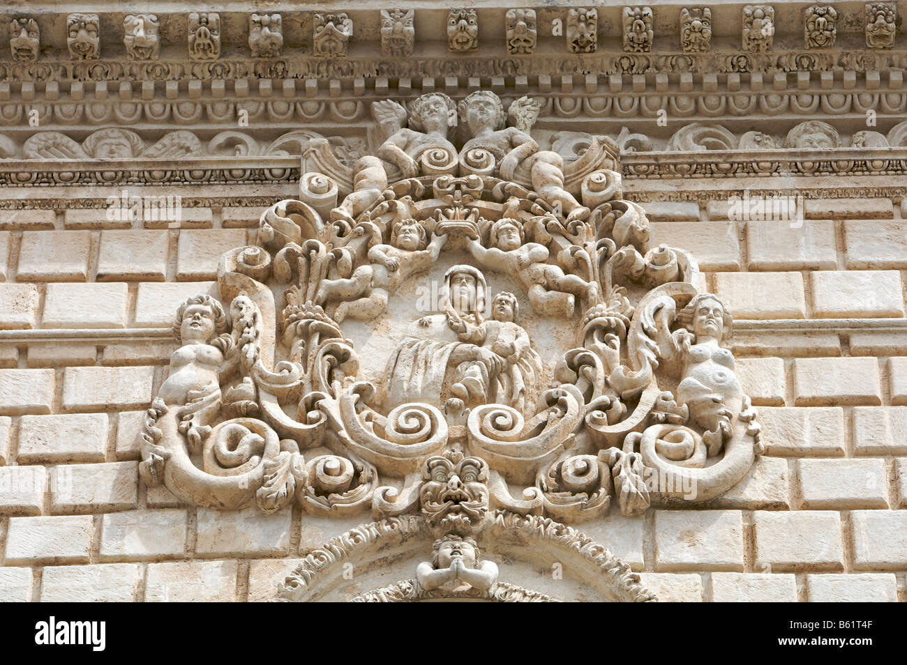 Relief der heiligen Maria an der Fassade der Kathedrale San Nicola, Cattedrale Turritana, Sassari, Sardinien, Italien, Europa Stockfoto