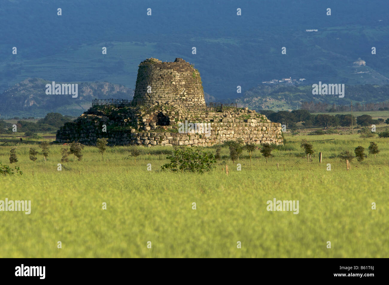 Nuraghe, Hochhaus, Santu Antine in Valle dei Nuraghi, Sardinien, Italien, Europa Stockfoto