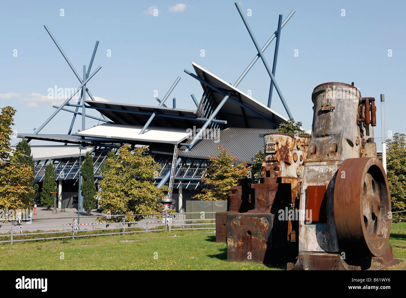 Rostige Maschinenteil aus einer Eisen- und Stahlwerke, open-air-Gelände der Rhein-Industriemuseum, Bus und Bahn Station Neue Mit Stockfoto
