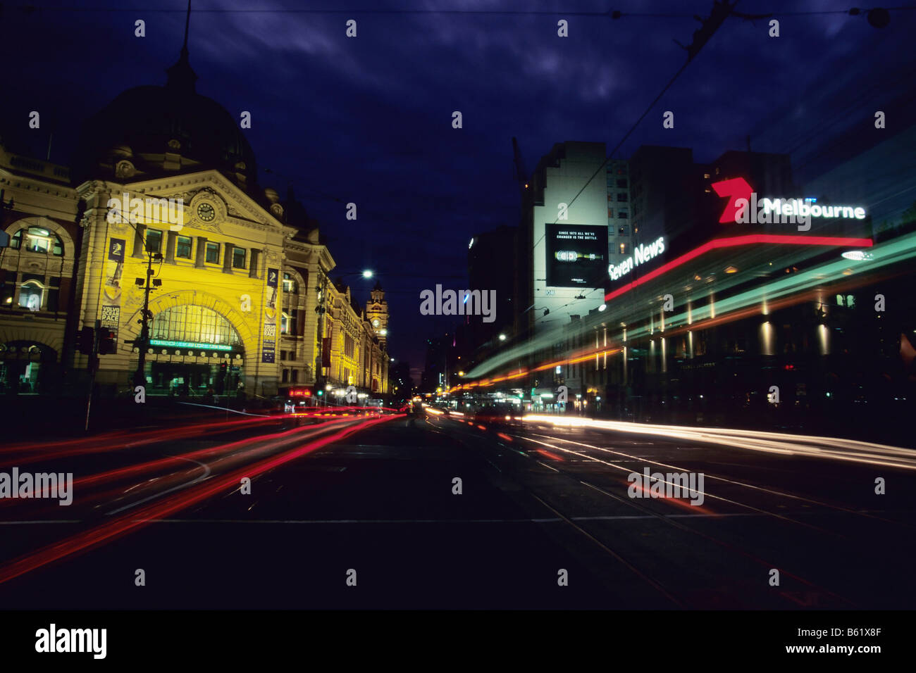 Flinders Station in der Nacht, Melbourne, Victoria, Australien Stockfoto