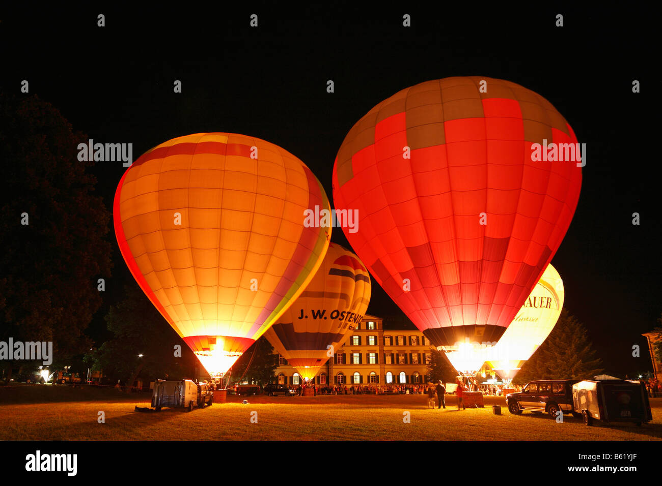 Heißluft-Ballon-Glühen, öffentliches Bad Brueckenau, Bad Brueckenau, Rhön Berge, untere Franken, Bayern, Deutschland, Europa Stockfoto